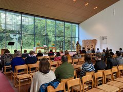 Teilnehmende des Abschlussgottesdienst am 13. Oktober 2021 in der Kirche Zur Heimat.