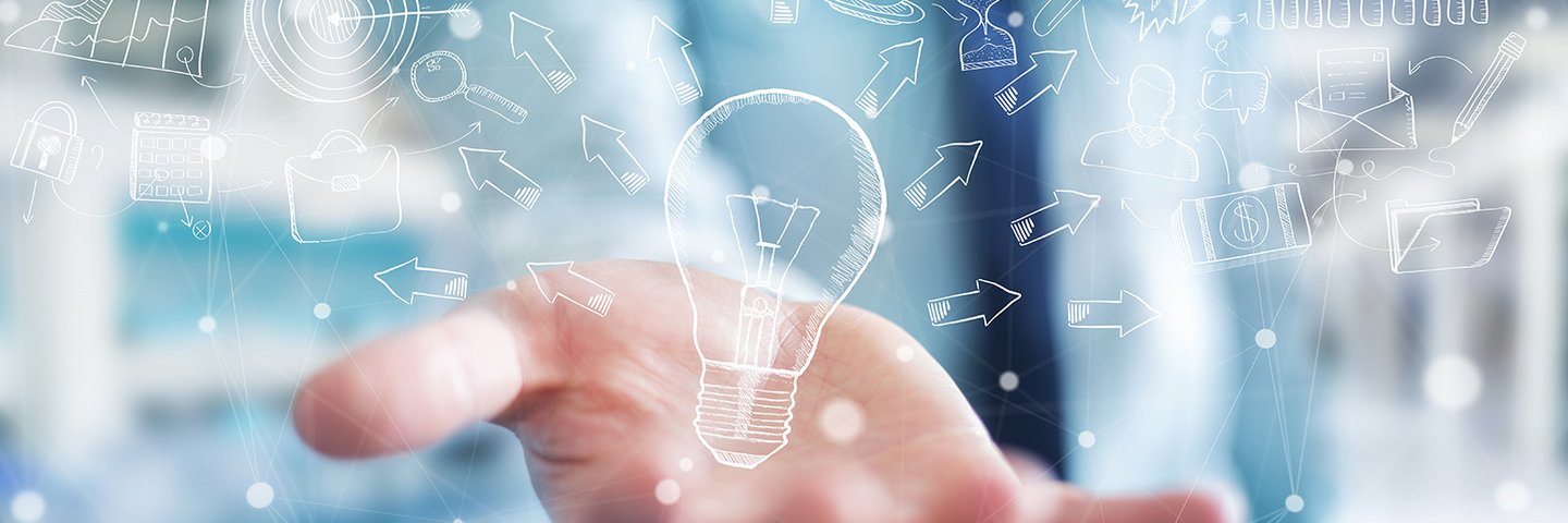 offene Hand mit "virtueller" Glühbirne