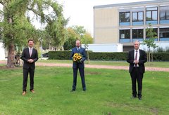 Staatssekretär, Rektor und Bischof mit Abstand