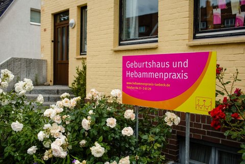 Eingangsschild des Geburtshaus Lübeck