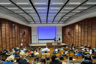 Hörsaal Audimax mit Studierenden