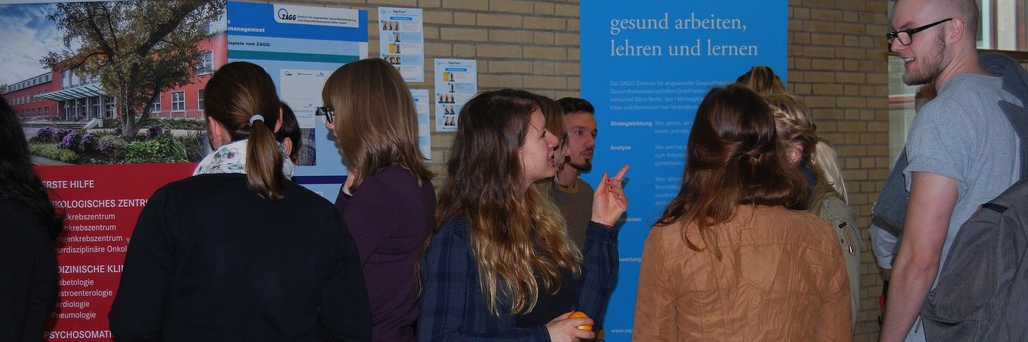 Studierende auf der Praxismesse Gesundheit 