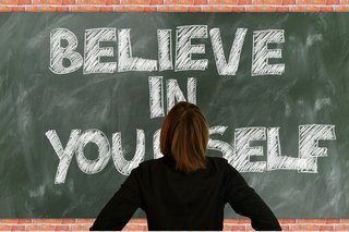 Believe in Yourself, Studierende vor Tafel