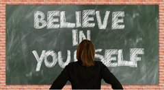 Believe in Yourself, Studierende vor Tafel