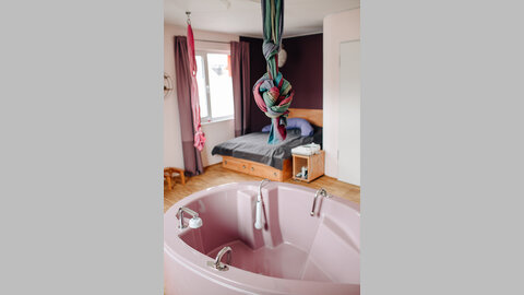 Pinke Geburtsbadewanne